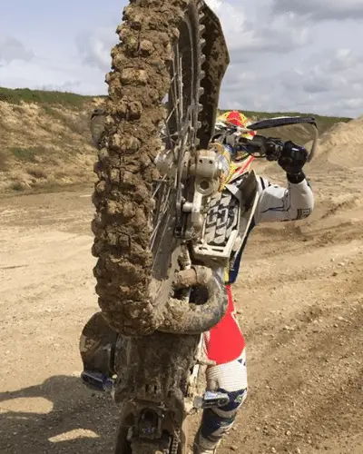 Lukas auf seiner Motorcross. 