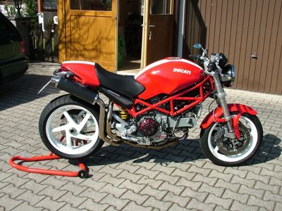 Ducati Monster S2R 1000 aus dem Jahr 2006. Ein echter klassiker unter den Naked Bikes. Quelle²