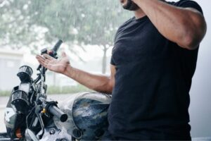 Motorrad im Regen